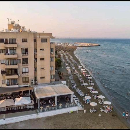 Bettys 1Br Seafront Apt Ларнака Экстерьер фото