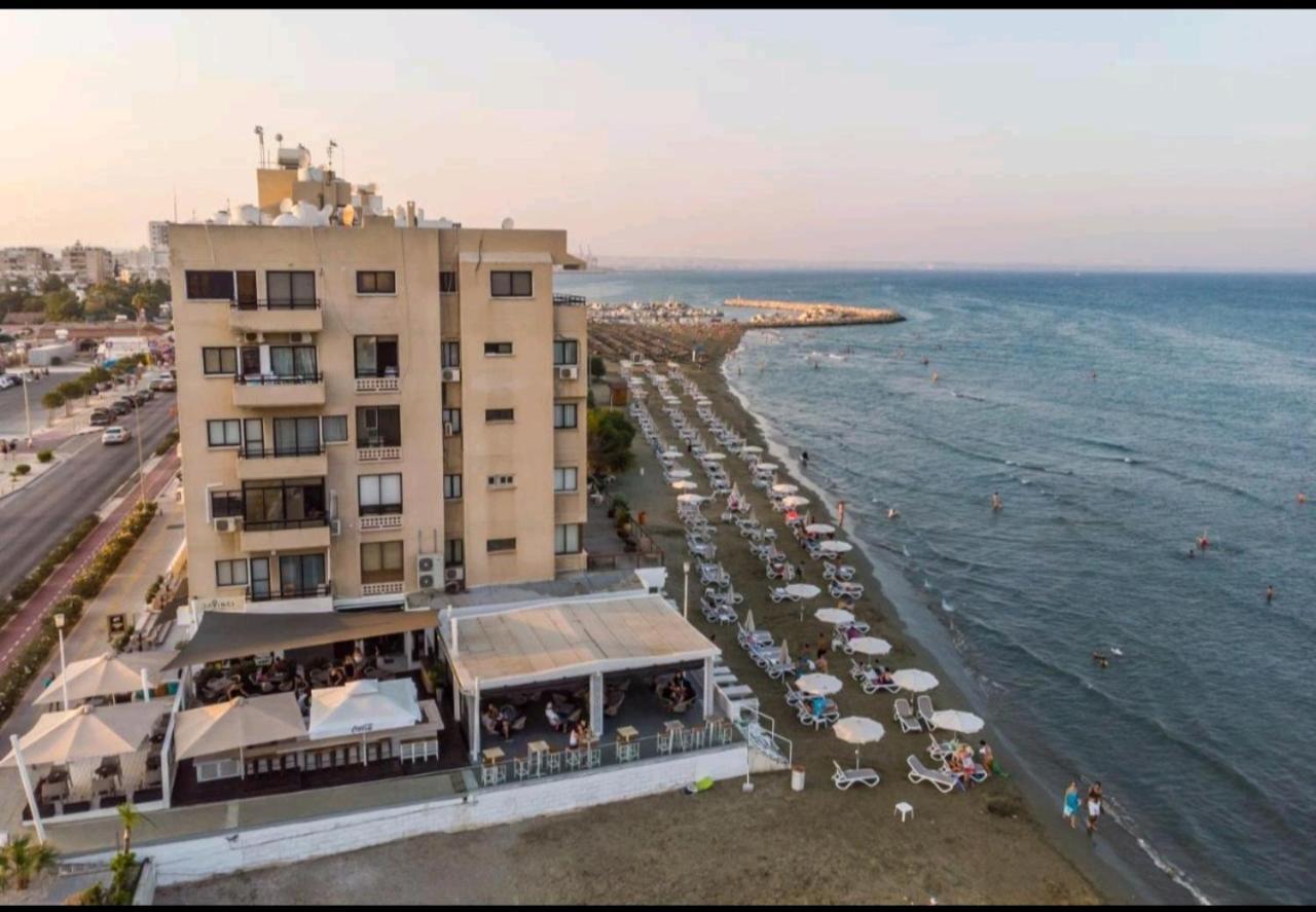 Bettys 1Br Seafront Apt Ларнака Экстерьер фото