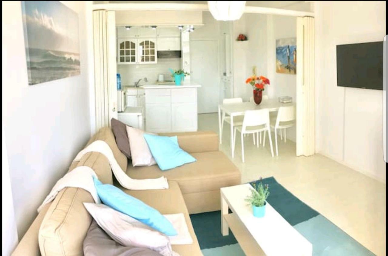 Bettys 1Br Seafront Apt Ларнака Экстерьер фото